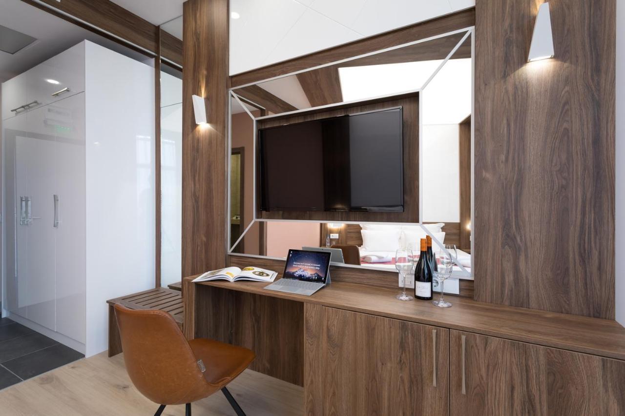 Hotel B1 Boutique 4*